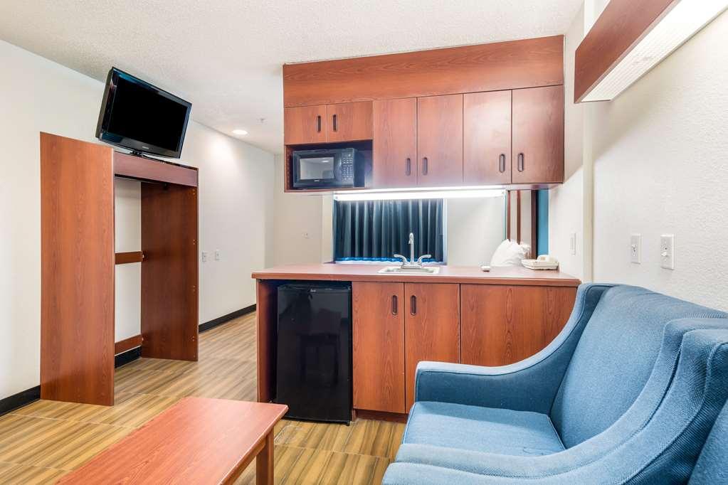 Americas Best Value Inn & Suites Брансвік Номер фото