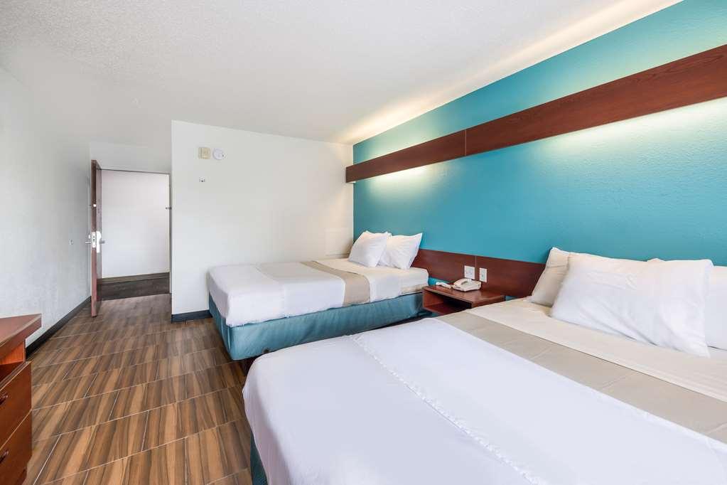 Americas Best Value Inn & Suites Брансвік Номер фото