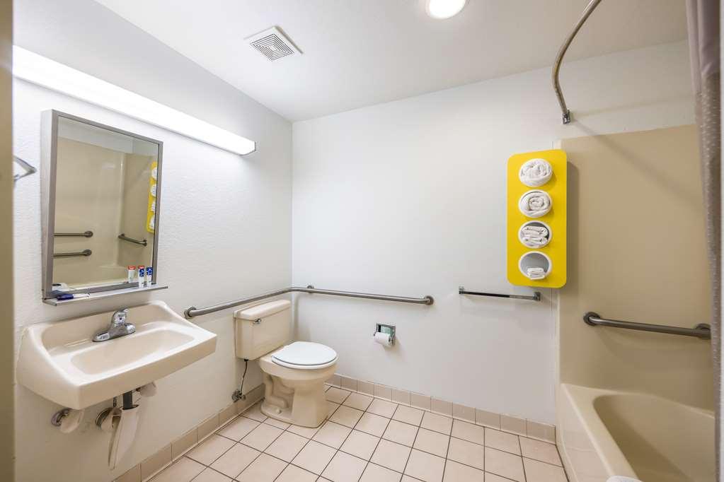 Americas Best Value Inn & Suites Брансвік Номер фото