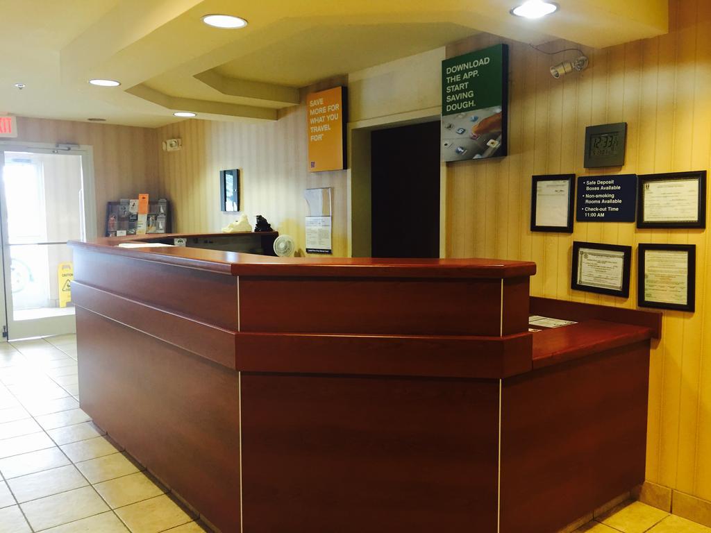 Americas Best Value Inn & Suites Брансвік Екстер'єр фото