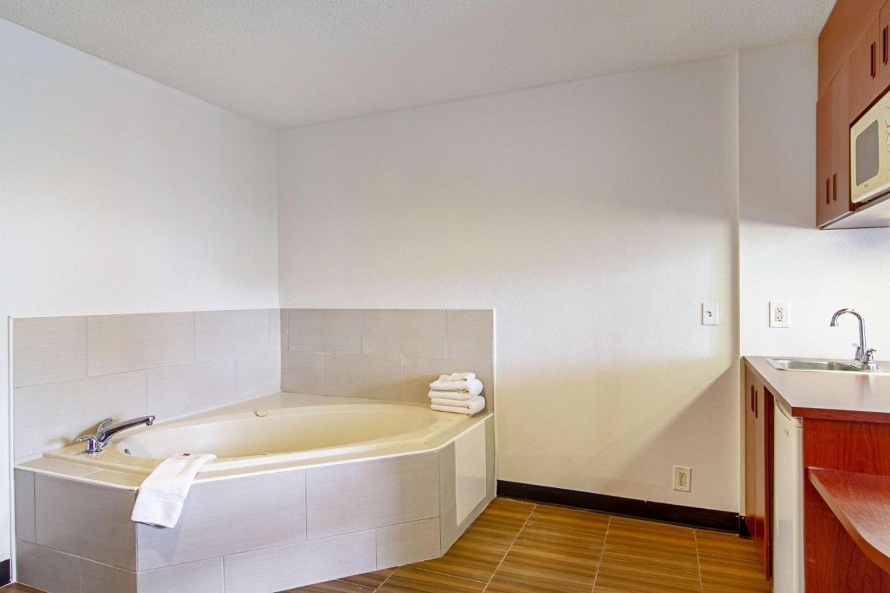 Americas Best Value Inn & Suites Брансвік Екстер'єр фото