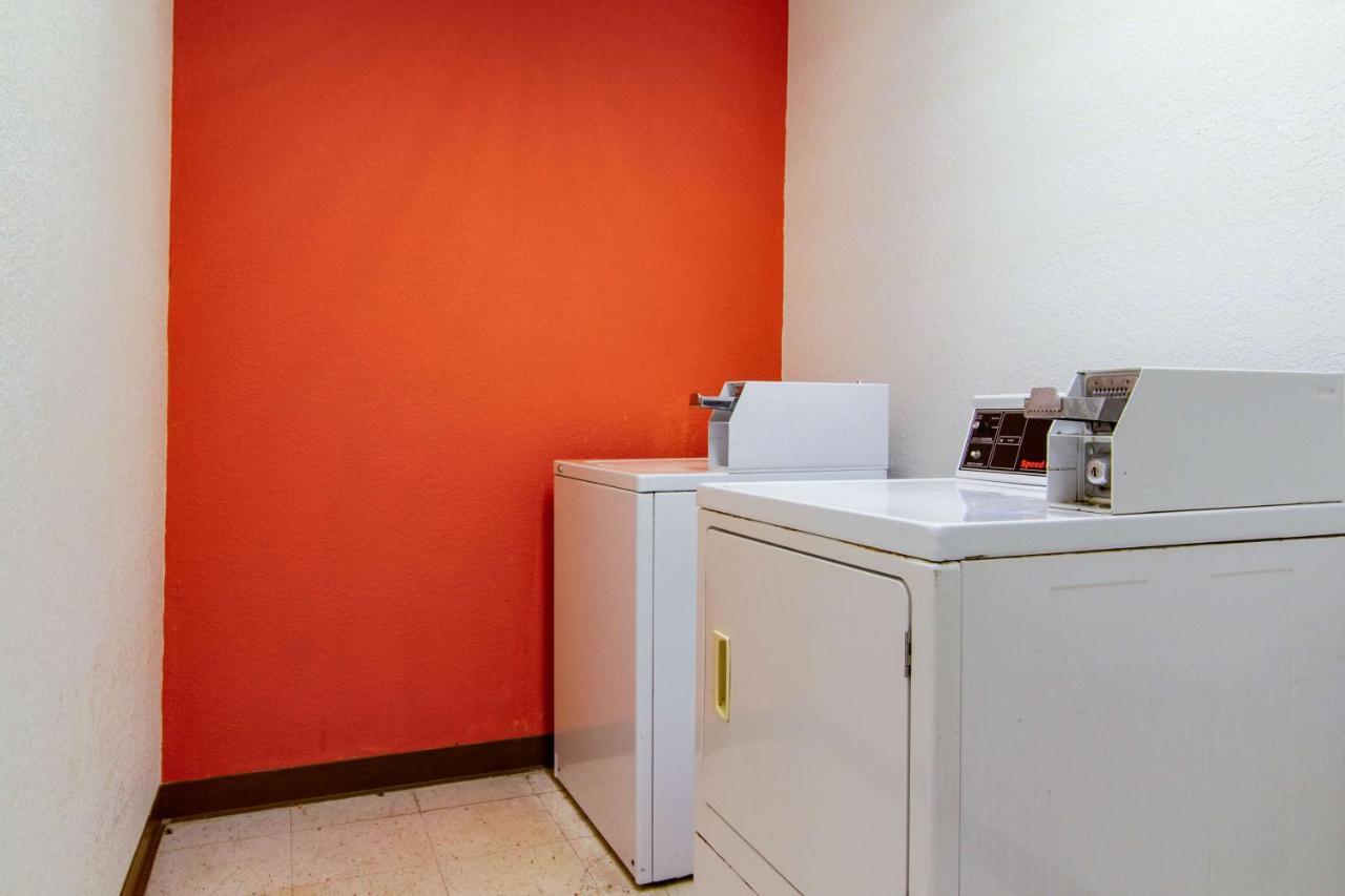Americas Best Value Inn & Suites Брансвік Екстер'єр фото
