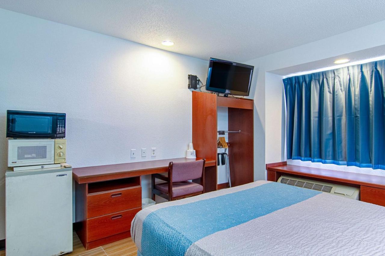 Americas Best Value Inn & Suites Брансвік Екстер'єр фото