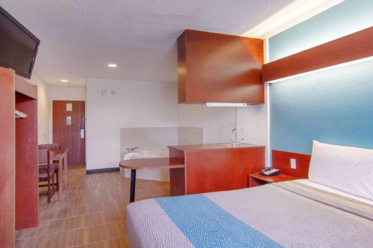 Americas Best Value Inn & Suites Брансвік Екстер'єр фото
