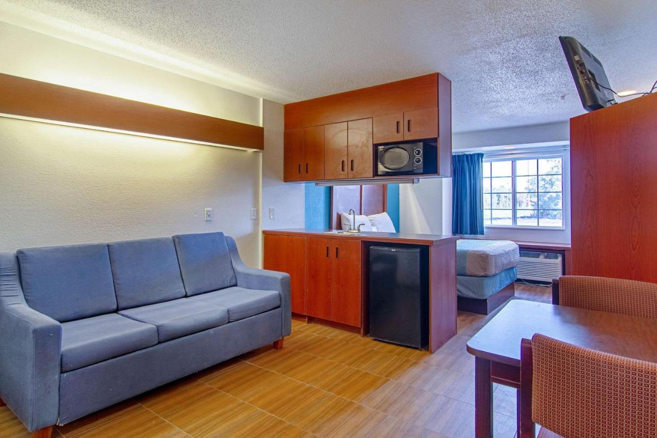 Americas Best Value Inn & Suites Брансвік Екстер'єр фото